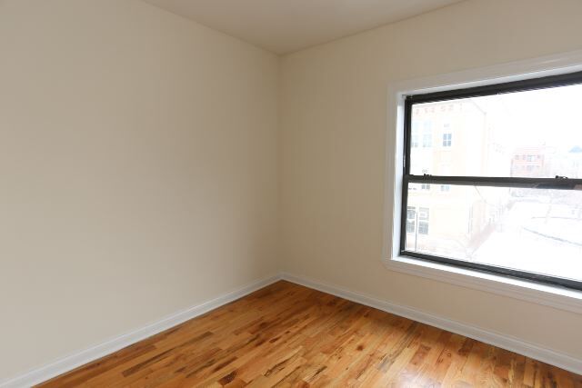 Building Photo - 836 W Waveland