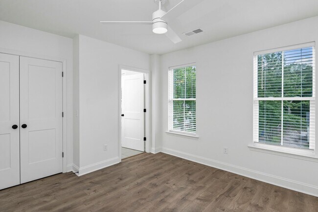 Building Photo - 609 S Edisto Ave