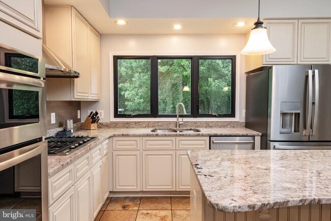Building Photo - 119 Fordham Dr