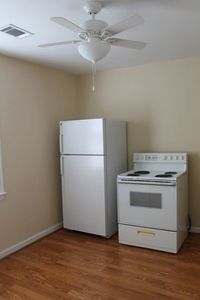 Building Photo - 2 Bedroom Apartment Available for Rent in ...