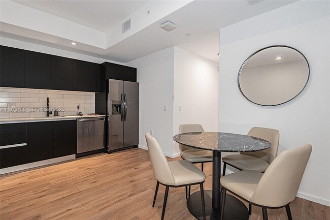 Building Photo - 398 NE 5th St