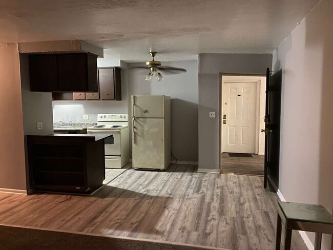 Primary Photo - 1885 N Taylor Rd