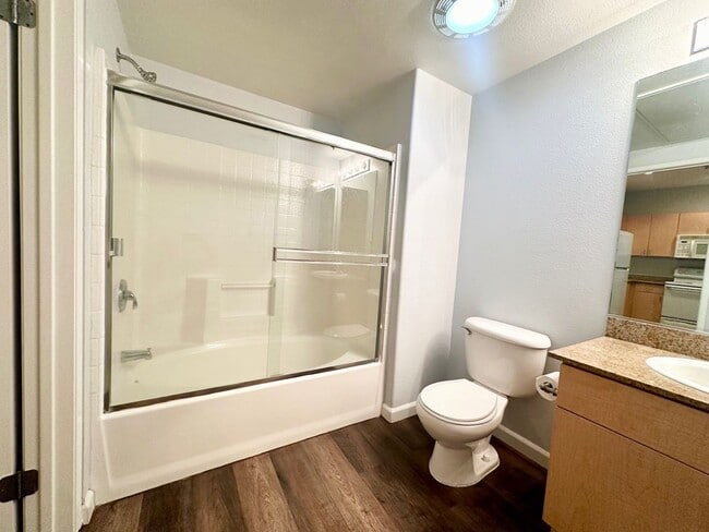 Building Photo - Beautiful One Bedroom Condo in the " Piazza Palermo." building! Pet considered!!