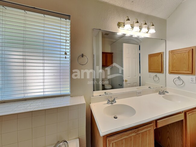 Building Photo - 3707 Sycamore Ln