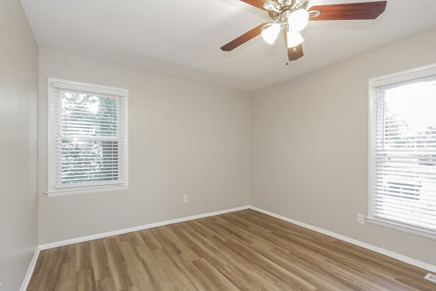 Building Photo - 624 Dobson Dr