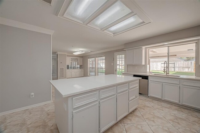 Building Photo - 2112 Limrick Dr