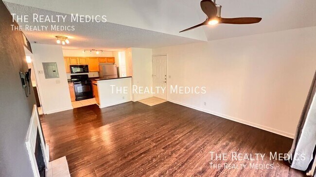 Building Photo - 415 Lakepointe Dr