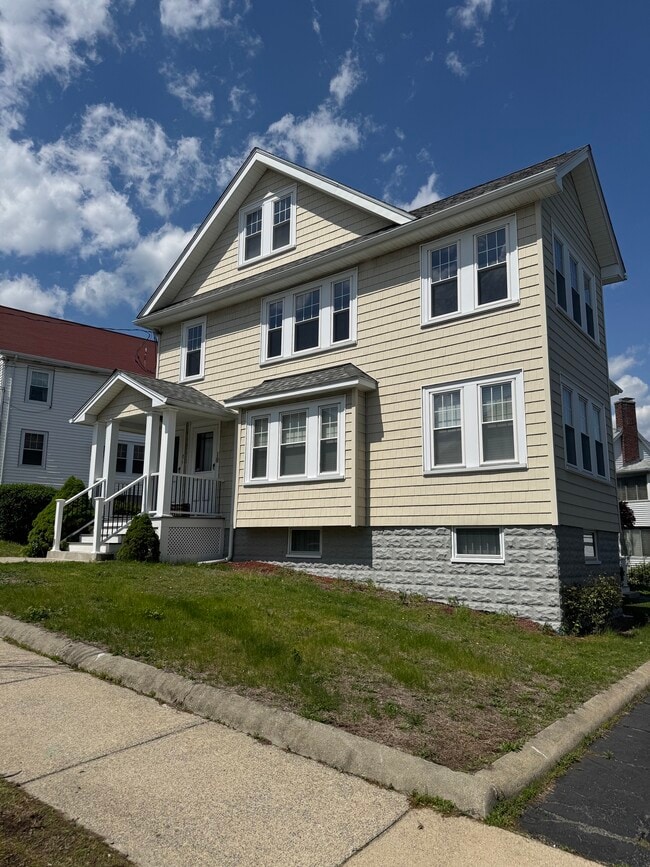 Building Photo - 61 Templeton Pky