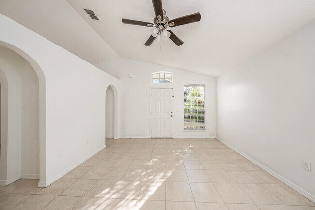 Building Photo - 1020 Brenton Leaf Dr