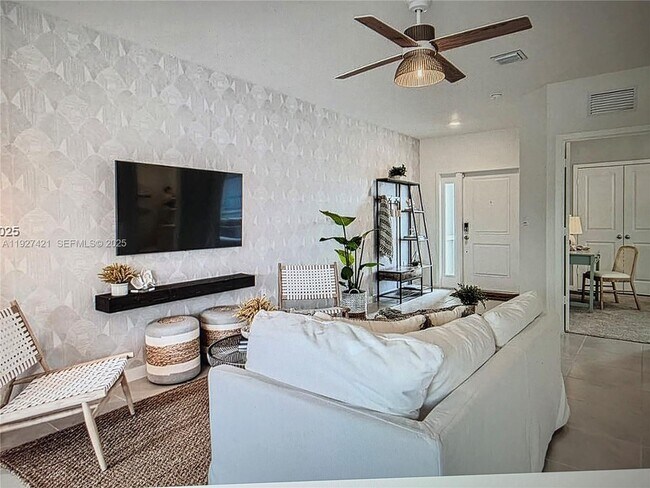 Building Photo - 261 NE 16th St