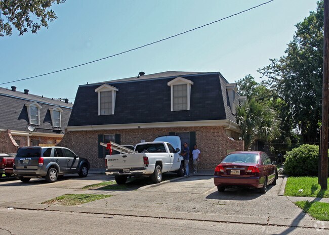 Building Photo - 609-613 Farmington Pl