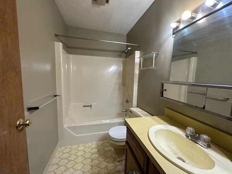 Bath 2 - 340 Sunderland Rd