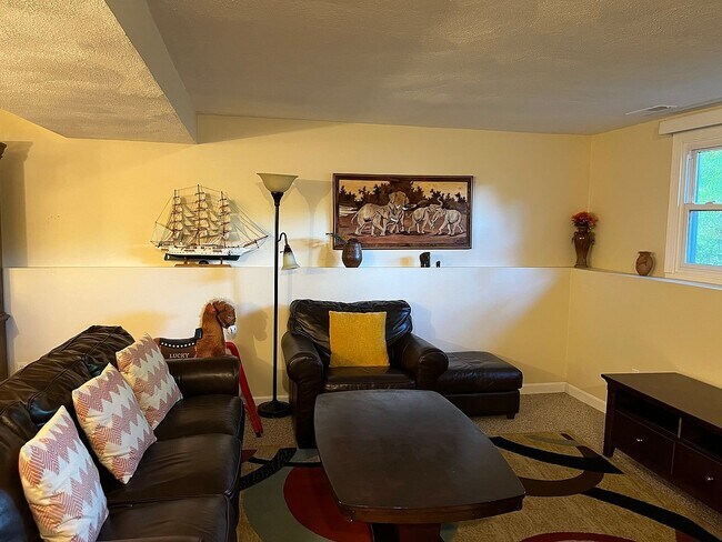 Building Photo - 331 Beachwood Dr