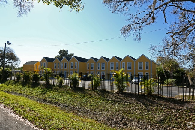 Building Photo - Desoto Apartments