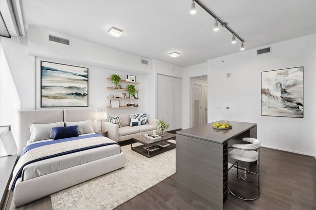 Building Photo - Central Place