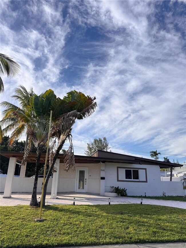 Primary Photo - 1540 NE 118th St