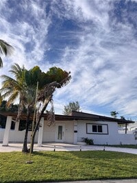 Building Photo - 1540 NE 118th St