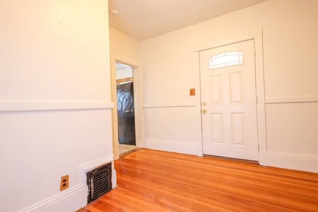 Building Photo - 68 Newhall St