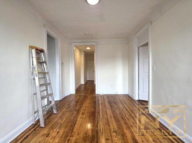 Building Photo - 1 bedroom in ASTORIA NY 11106