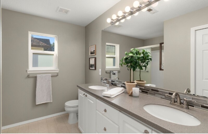 Building Photo - 1328 NE Parkside Dr