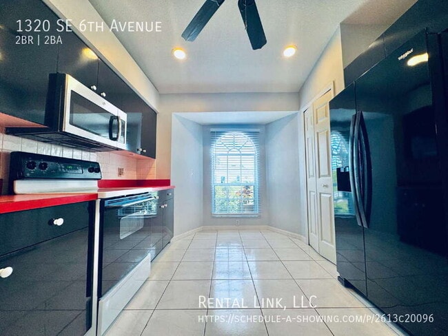 Building Photo - 1320 SE 6th Ave