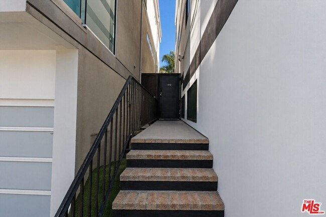 Building Photo - 6732 Esplanade St