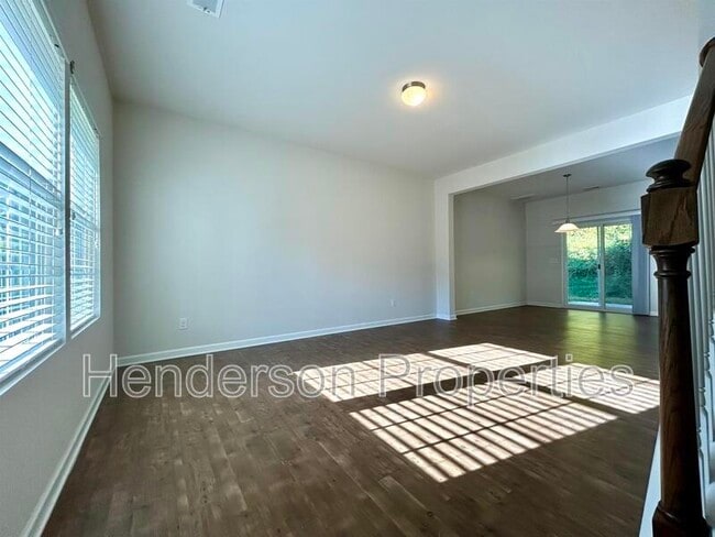 Building Photo - 303 Village Creek Way