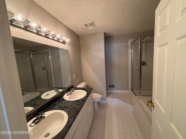 Building Photo - 8 Fiddlers Elbow Ct