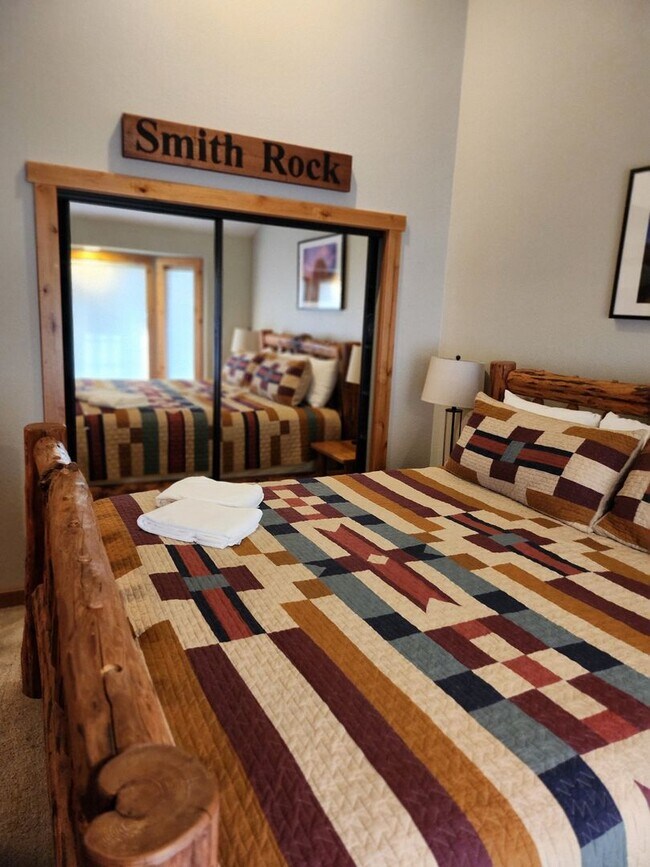 Building Photo - Seasonal Rental - Available through April 30, 2026