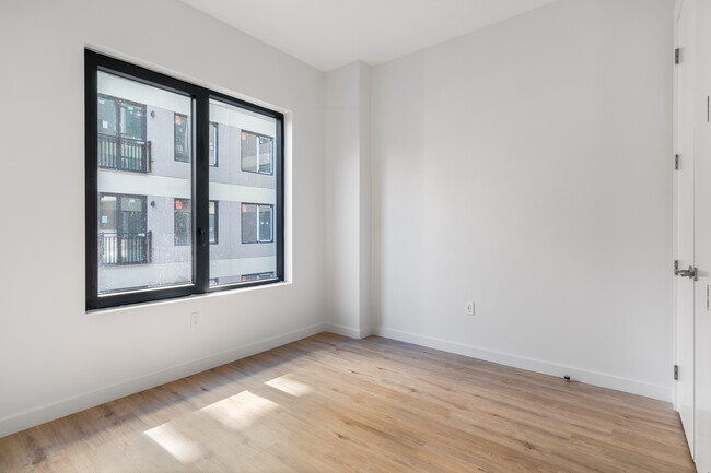 Building Photo - 161 Lenox Rd