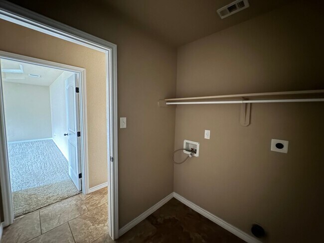 Building Photo - 708 Cody James Dr