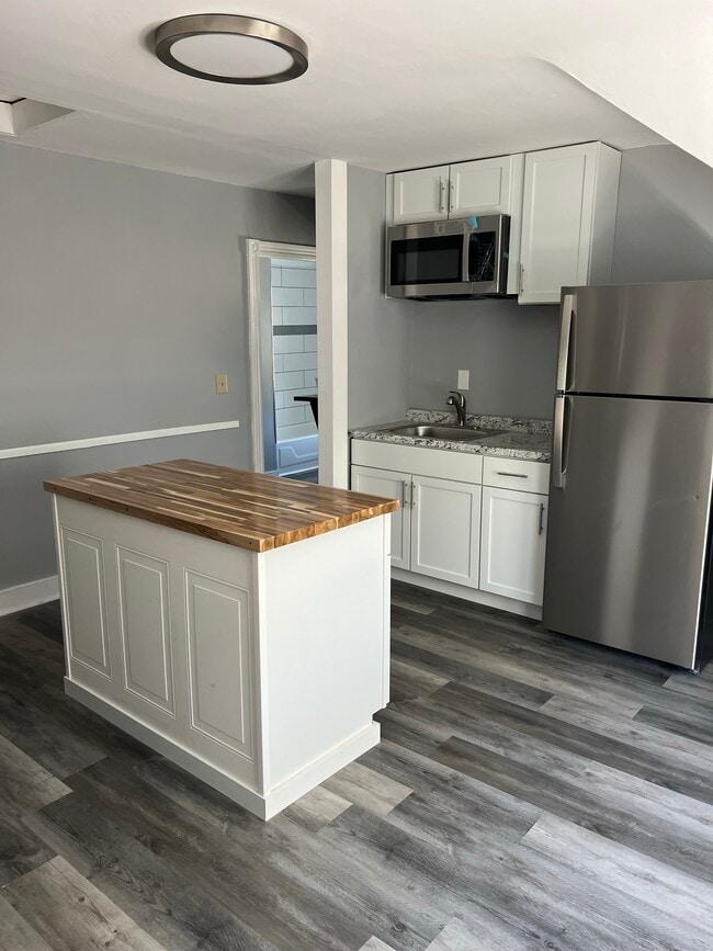 Building Photo - 32 Tuxedo Ave