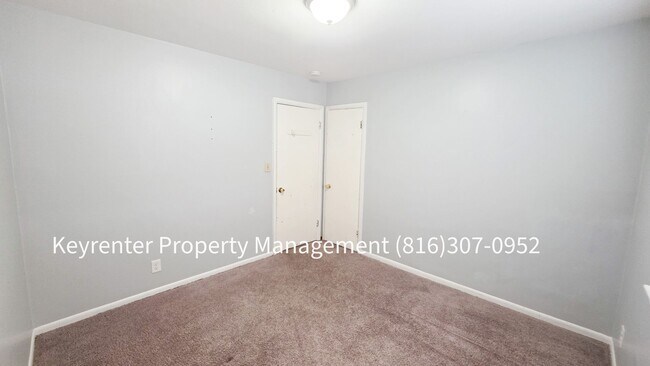 Building Photo - 2 Bed 1 Bath ready to rent! $1100