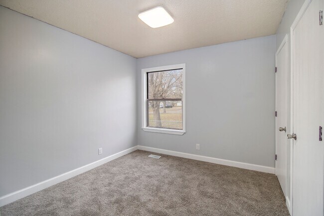 Building Photo - 408 N Perrine St