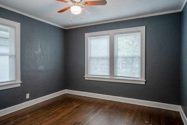 Building Photo - 2bd/1ba Bungalow!!