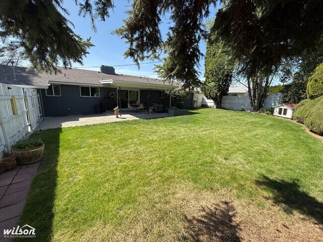 Building Photo - 4TH OF JULY MOVE IN SPECIAL!! Beautiful Fu...