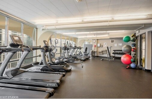 Building Photo - 300 N State St