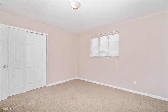 Building Photo - 3 br, 2 bath House - 5610 West Roma Avenue