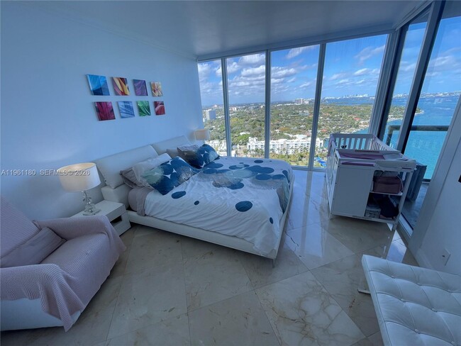 Building Photo - 601 NE 36th St