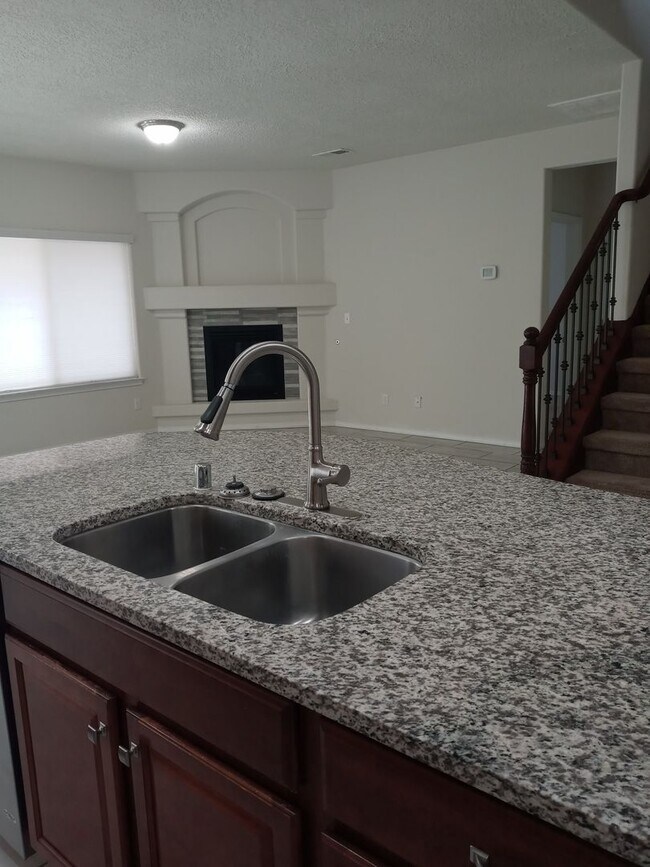 Building Photo - FOUR BEDROOMS!