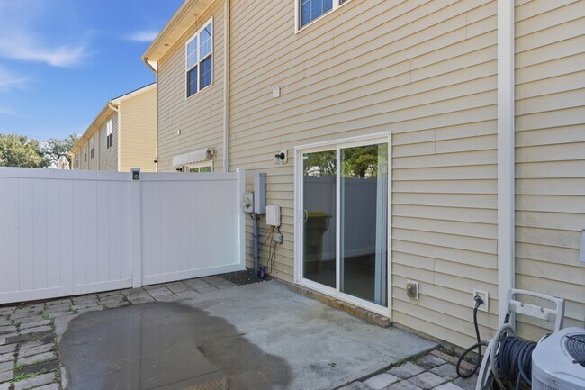 Building Photo - 240 Canyon Oak Loop