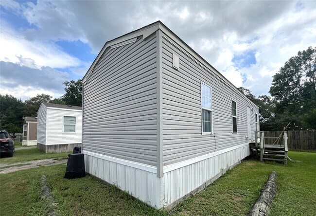 Building Photo - 108 S 7th St