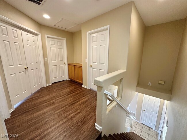 Building Photo - 7576 Jacaranda Leaf St