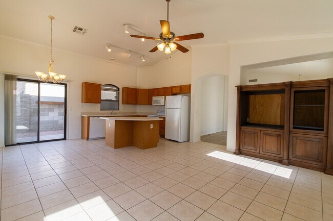Building Photo - Gorgeous 3 bed, 2 bath home located near 87th Ave and Cactus