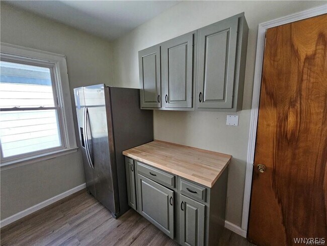 Building Photo - 891 Richmond Ave