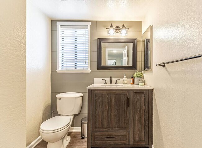 Building Photo - 4641 Cocina Ln