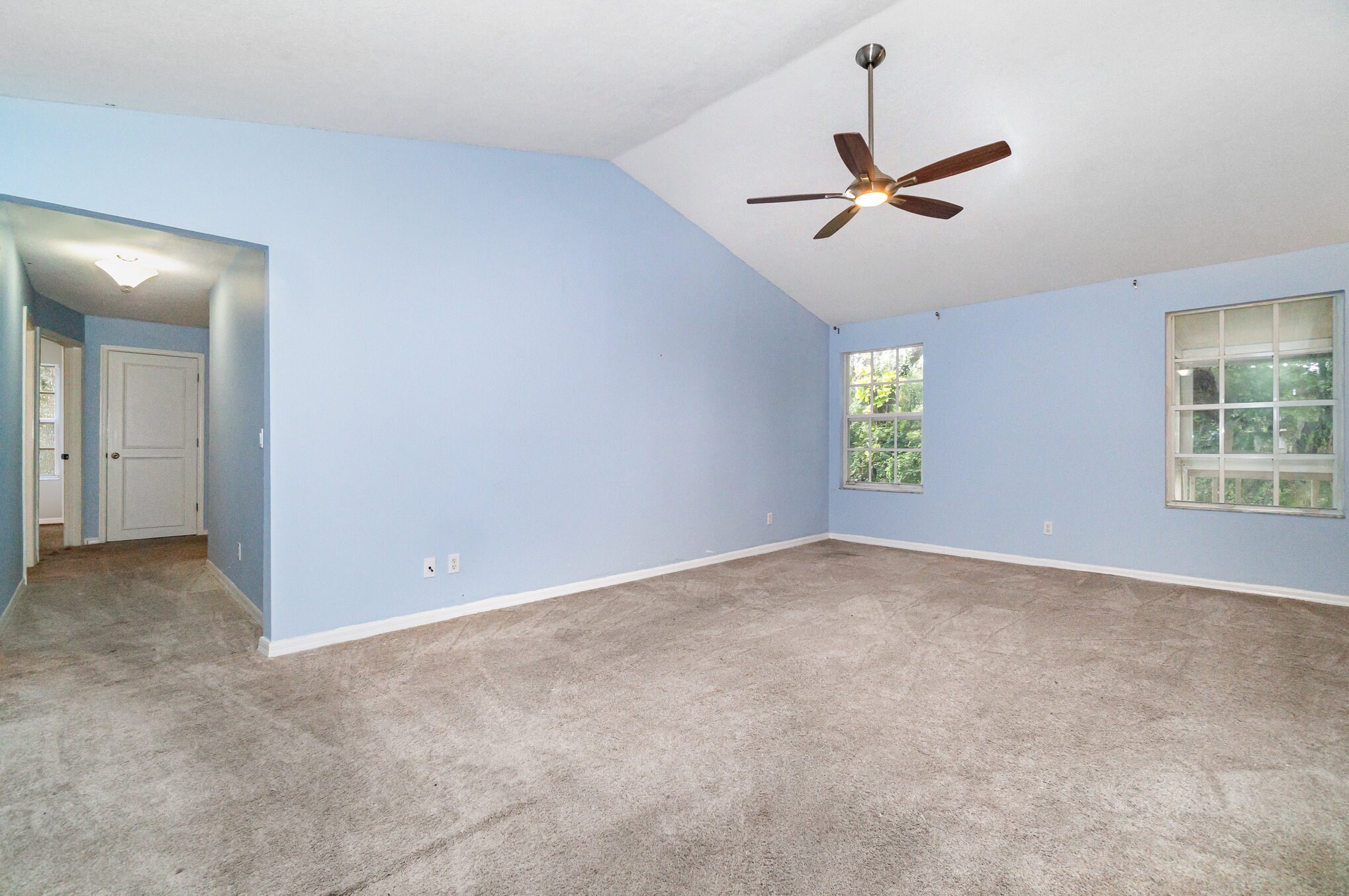 Building Photo - 1030 Loch Vail