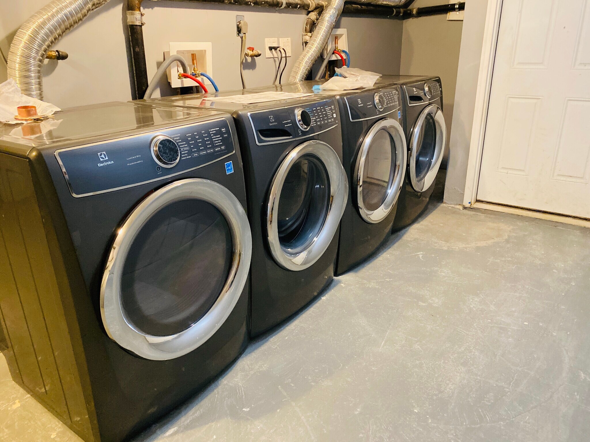 LAUNDRY - 2083 Pacific St