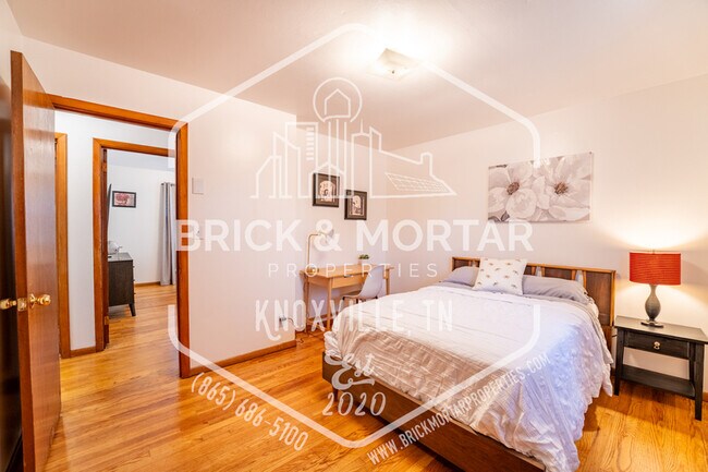 Building Photo - 2407 Holbrook Dr