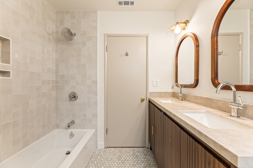 Building Photo - 3205 Fairesta St